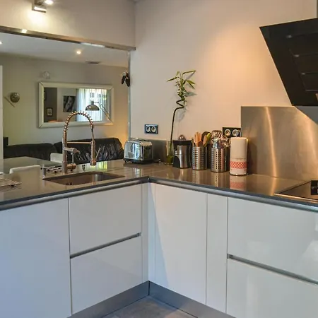 Hébergement de vacances 2 Bedroom Cozy In *