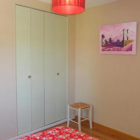 2 Bedroom Cozy In Hébergement de vacances *