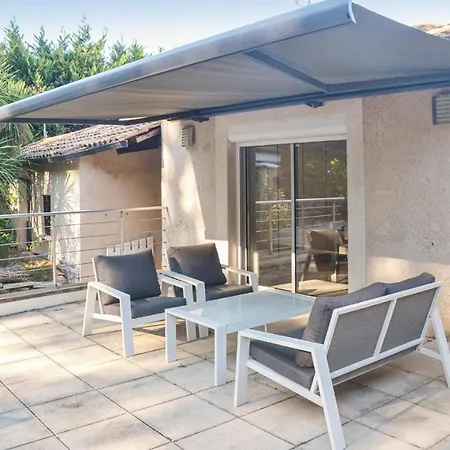 2 Bedroom Cozy In Hébergement de vacances