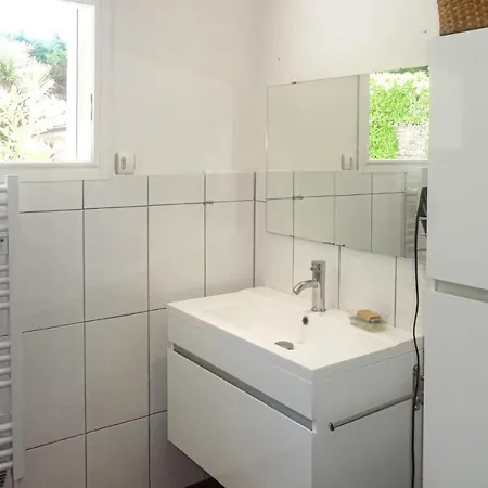 2 Bedroom Cozy In Hébergement de vacances *