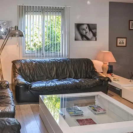 2 Bedroom Cozy In Hébergement de vacances Nébian
